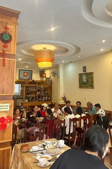 Không gian nhà hàng 11