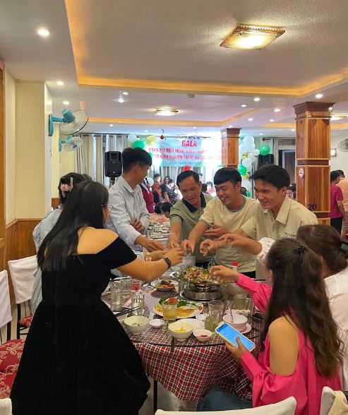 Không gian nhà hàng mậu dịch