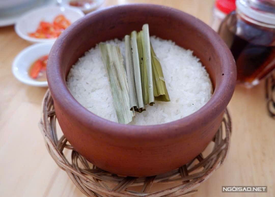 Cơm niêu lá dứa