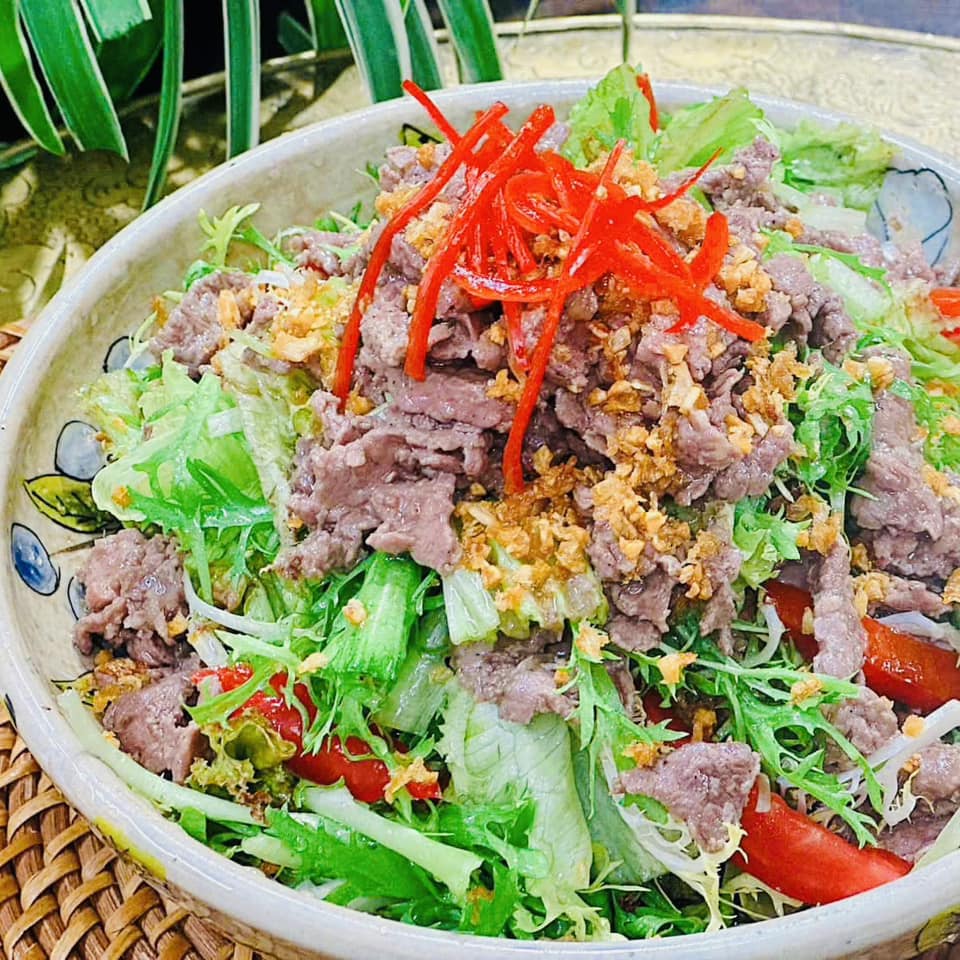 Gỏi bò trộn rau xà lách